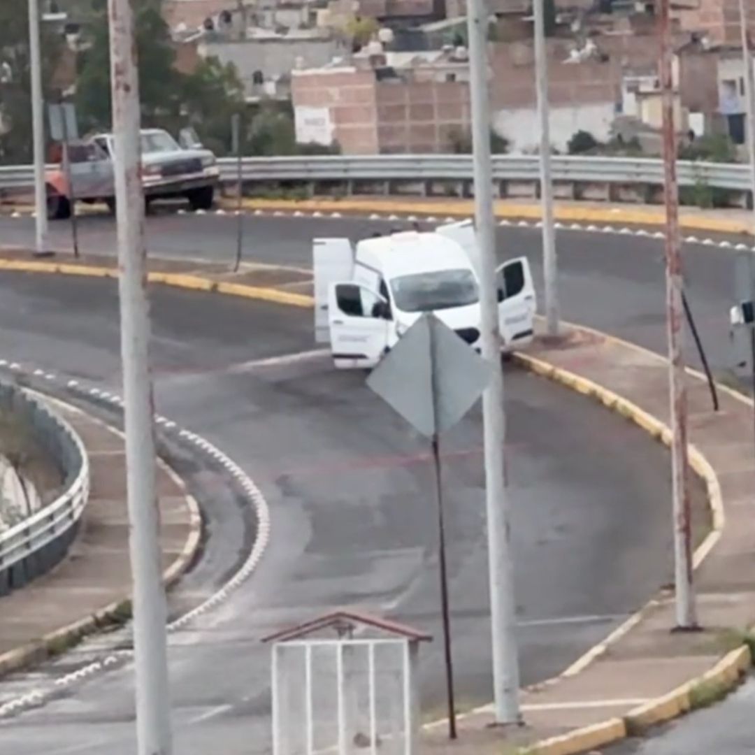 Motociclista Muere y Menor Resulta Lesionada Tras Derrapar en Bulevar de Guanajuato